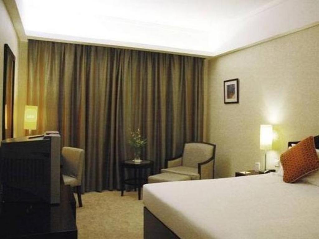 Hotel Rui Tai Hongqiao 4*