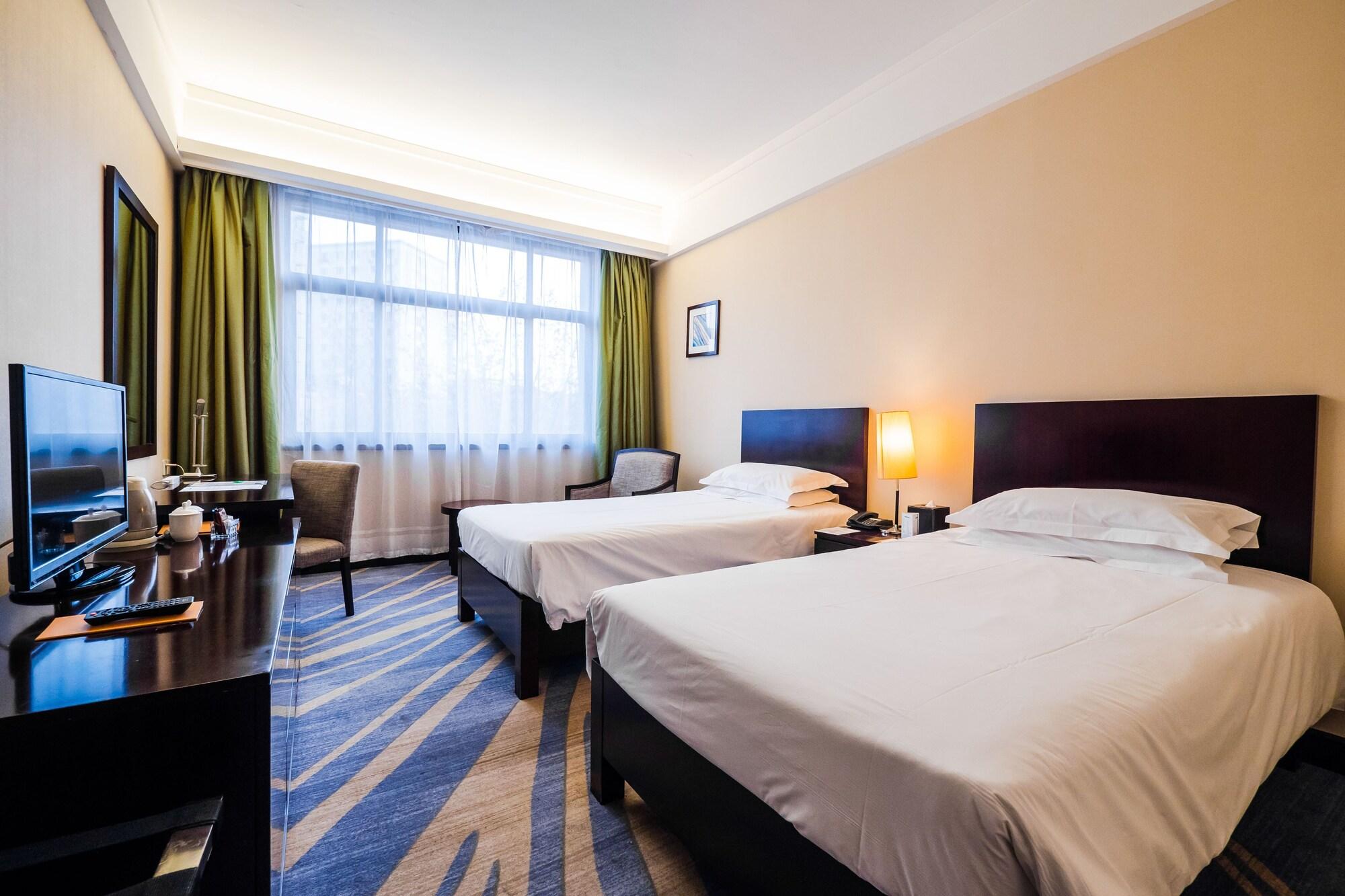 Rui Tai Hongqiao Hotel 4*