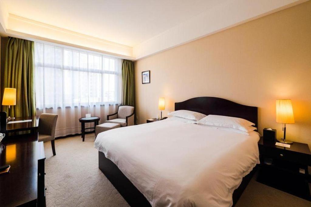 Rui Tai Hongqiao Hotel