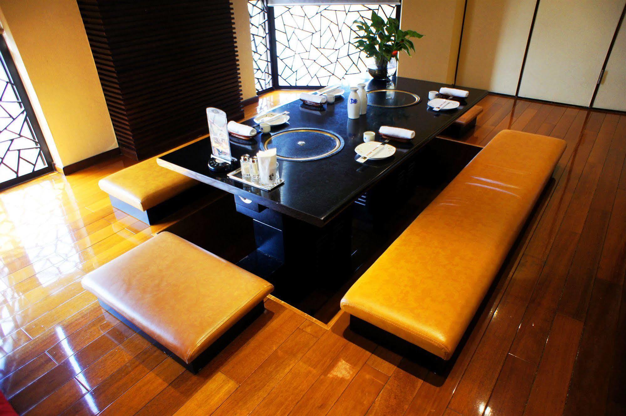 Rui Tai Hongqiao Hotel 4*